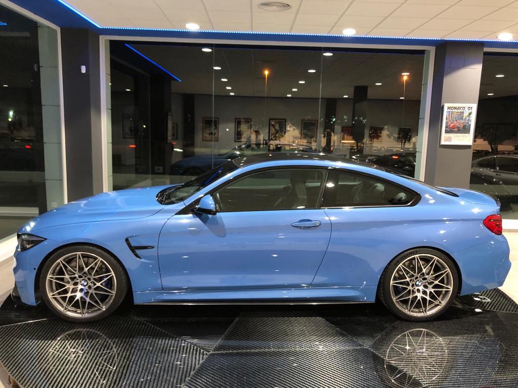 Lateral BMW M4 COMPETITION